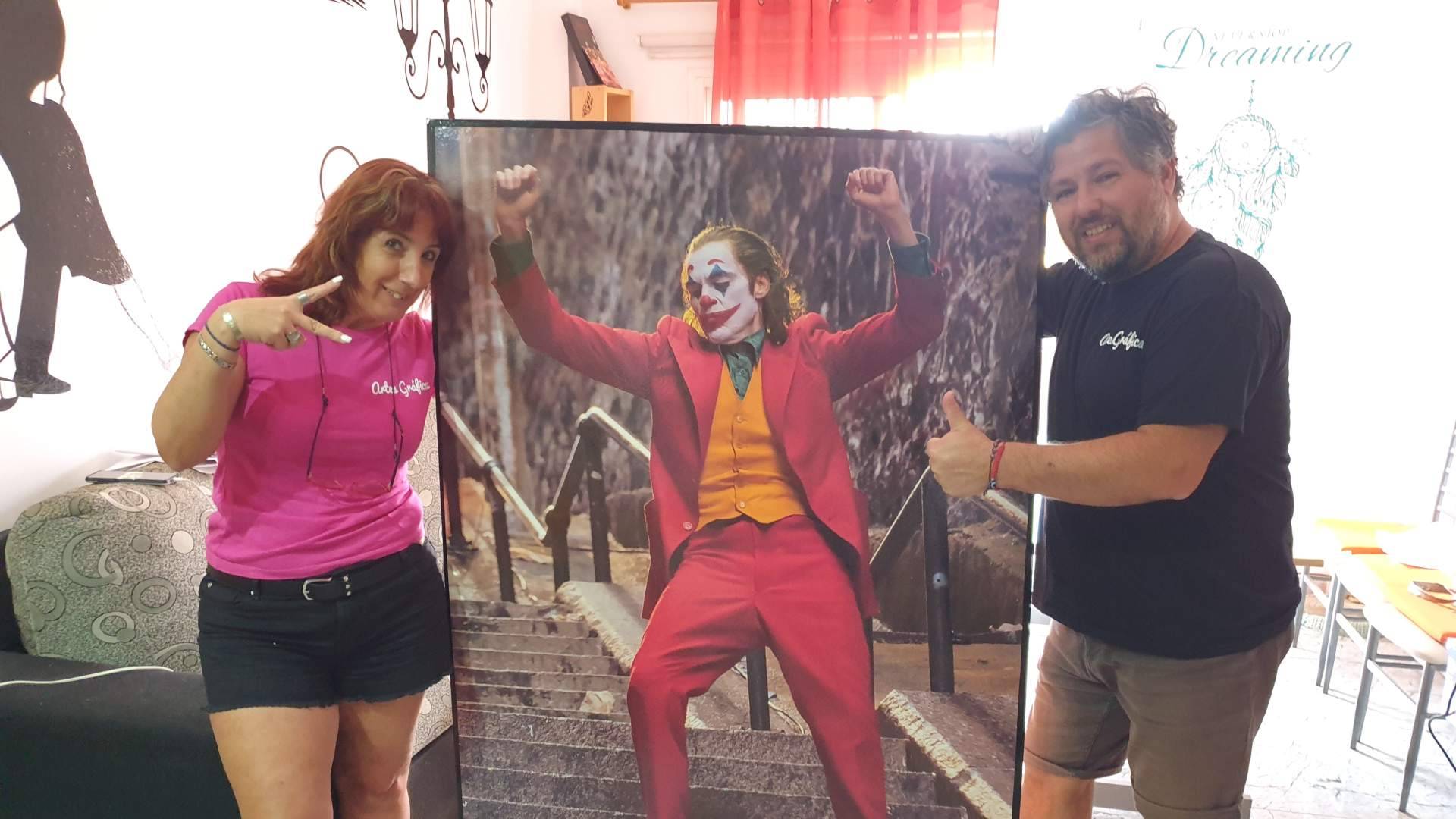 Inmigrantes argentinos emprenden en Tenerife desde hace 11 años con una empresa de vinilos decorativos