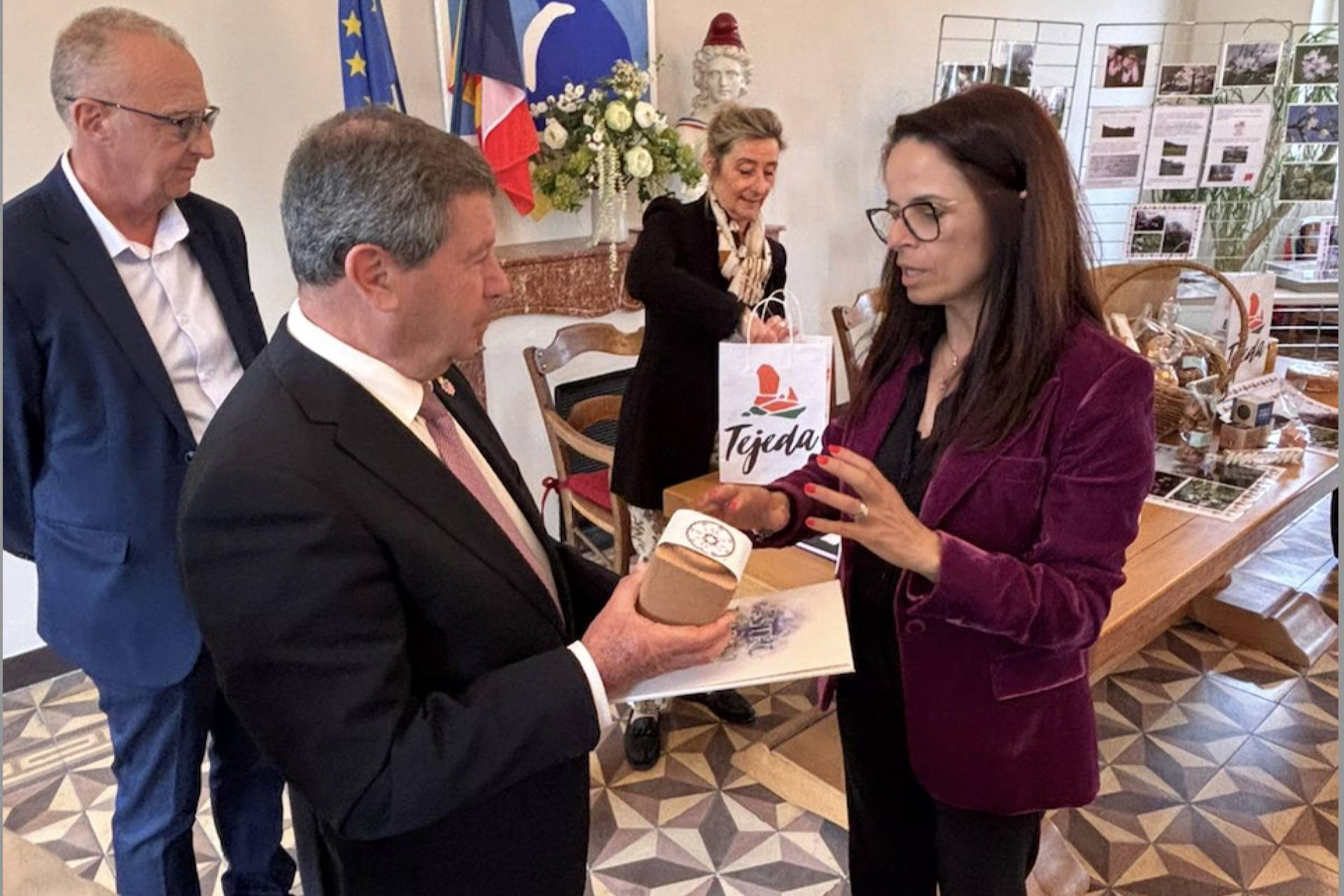 Las Fiestas del Almendro en Flor de Tejeda impulsan el acuerdo con Alleins y Castro Marim