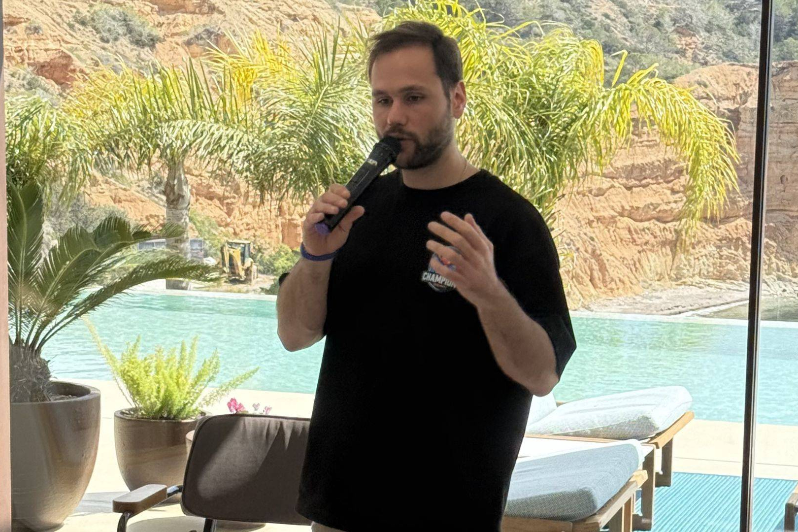 Negocios digitales sin marca personal previa, el método de Michel Miró