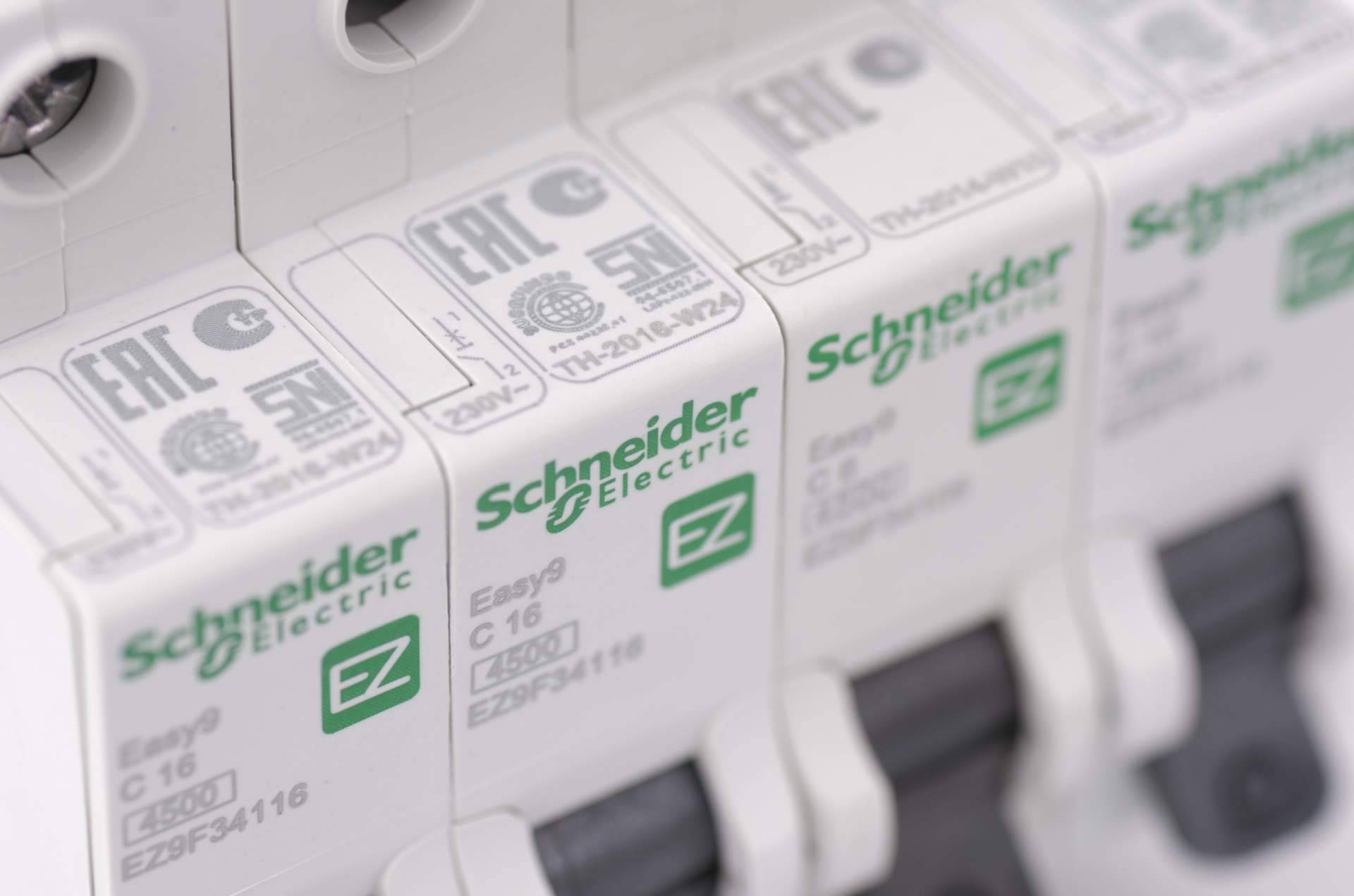 Material eléctrico profesional, precios ajustados y rapidez de entrega; así opera Cadenza Electric en España