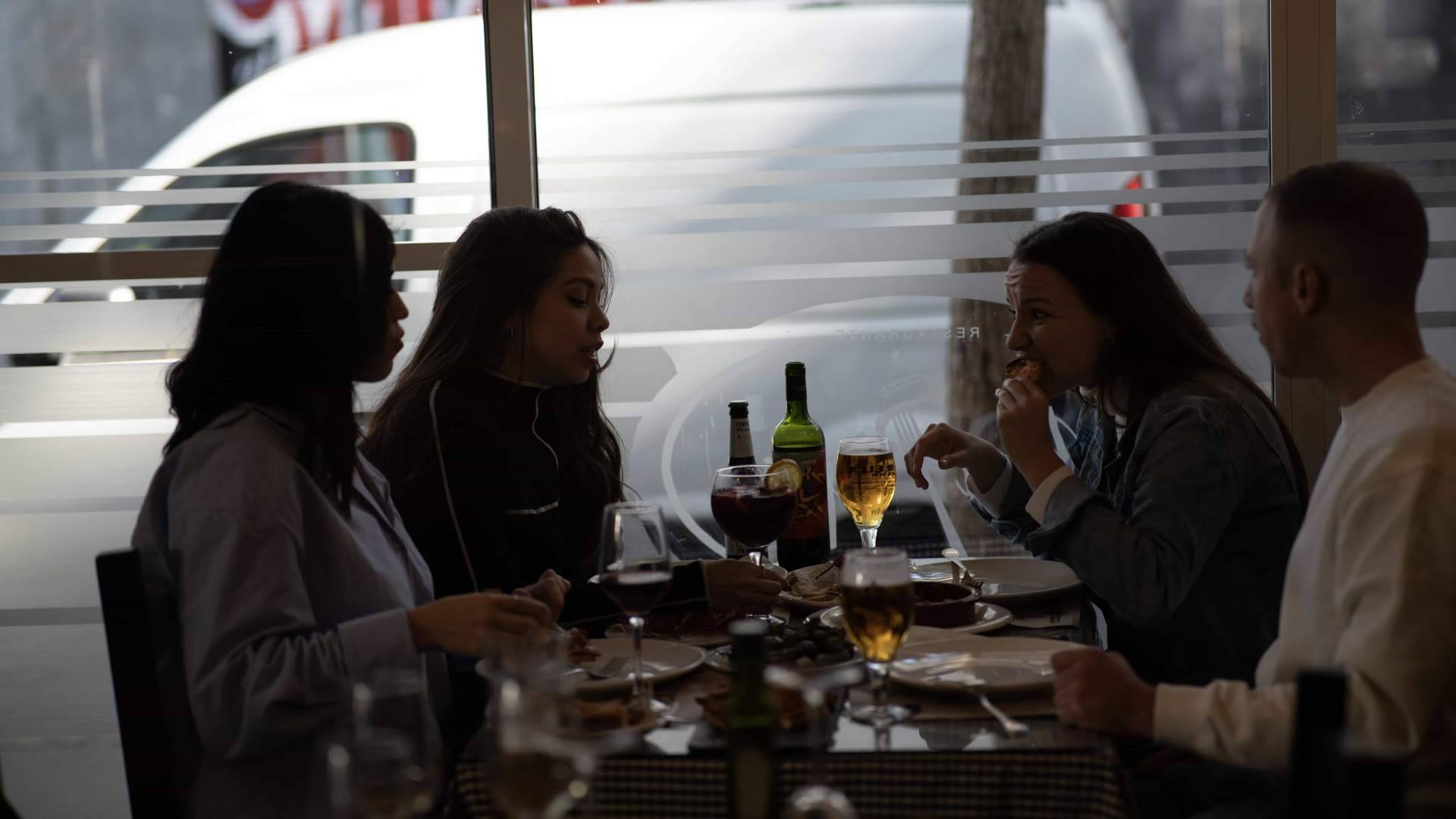 Pasa Tapas demuestra que la cocina tradicional catalana sobrevive a las modas en el corazón del litoral barcelonés