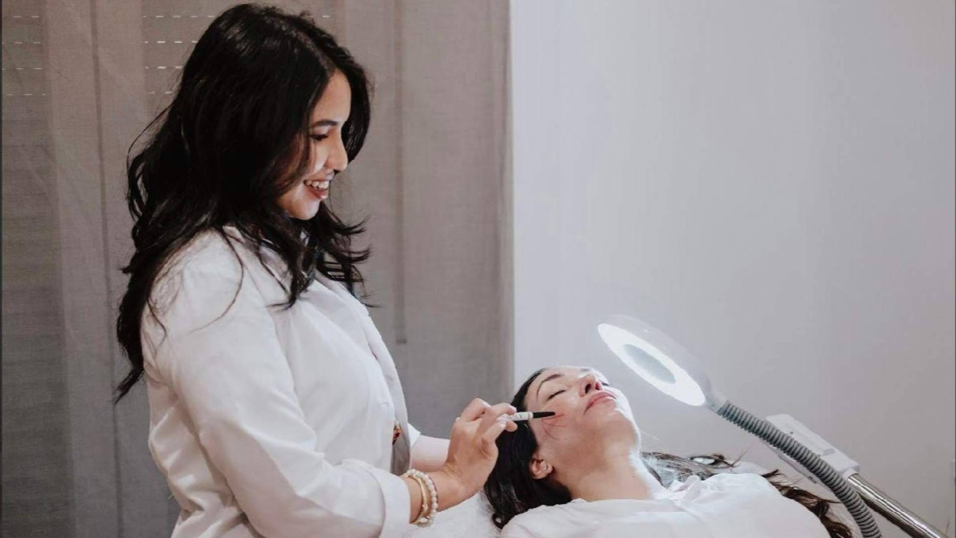 Rejuvenecer sin excesos y cuidar el cabello con criterio médico