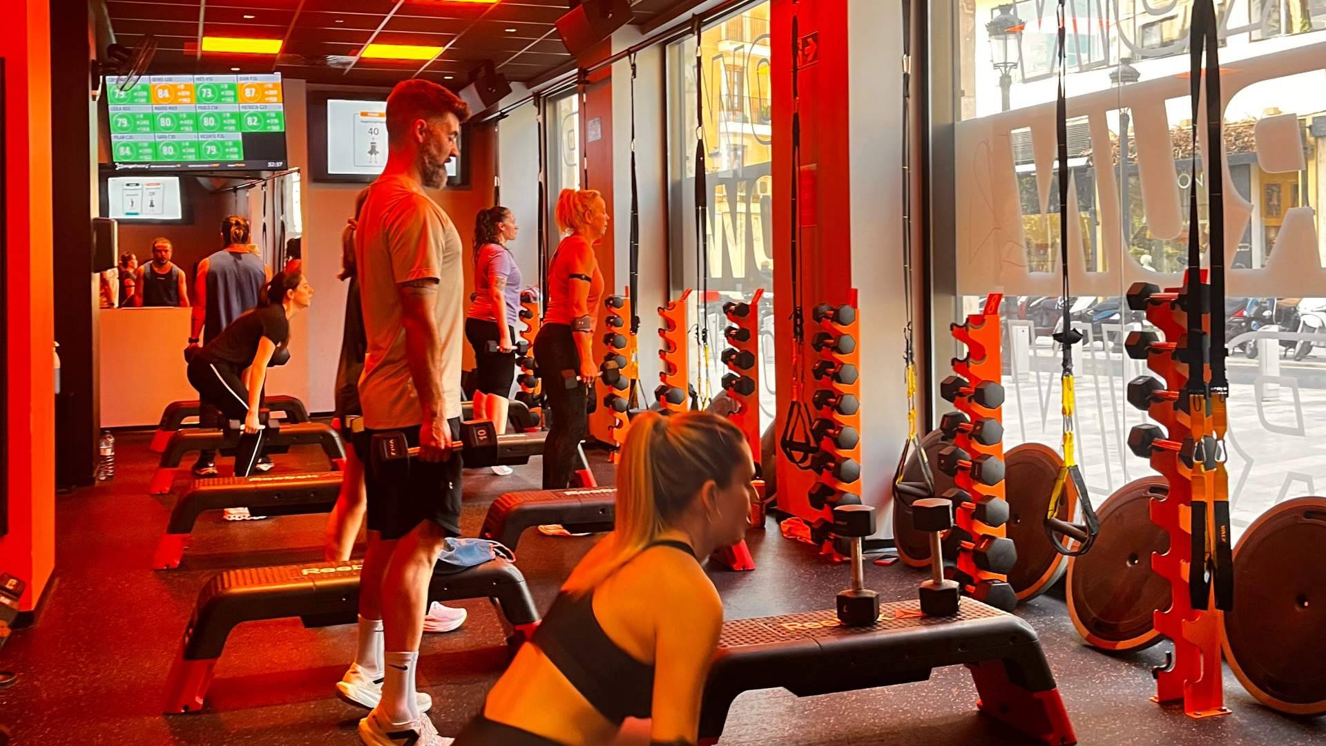 Se acabó el improvisar en el gimnasio; el método de cardio y fuerza de Orangetheory Fitness