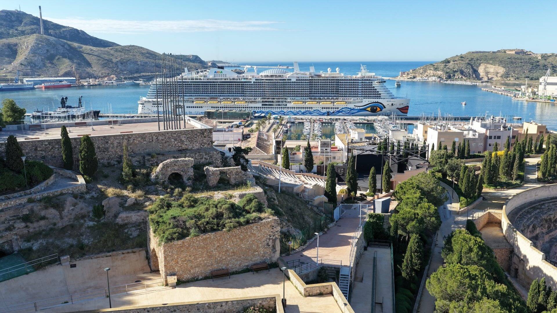 Barco turístico, ascensor panorámico y castillo; tres experiencias para conocer Cartagena