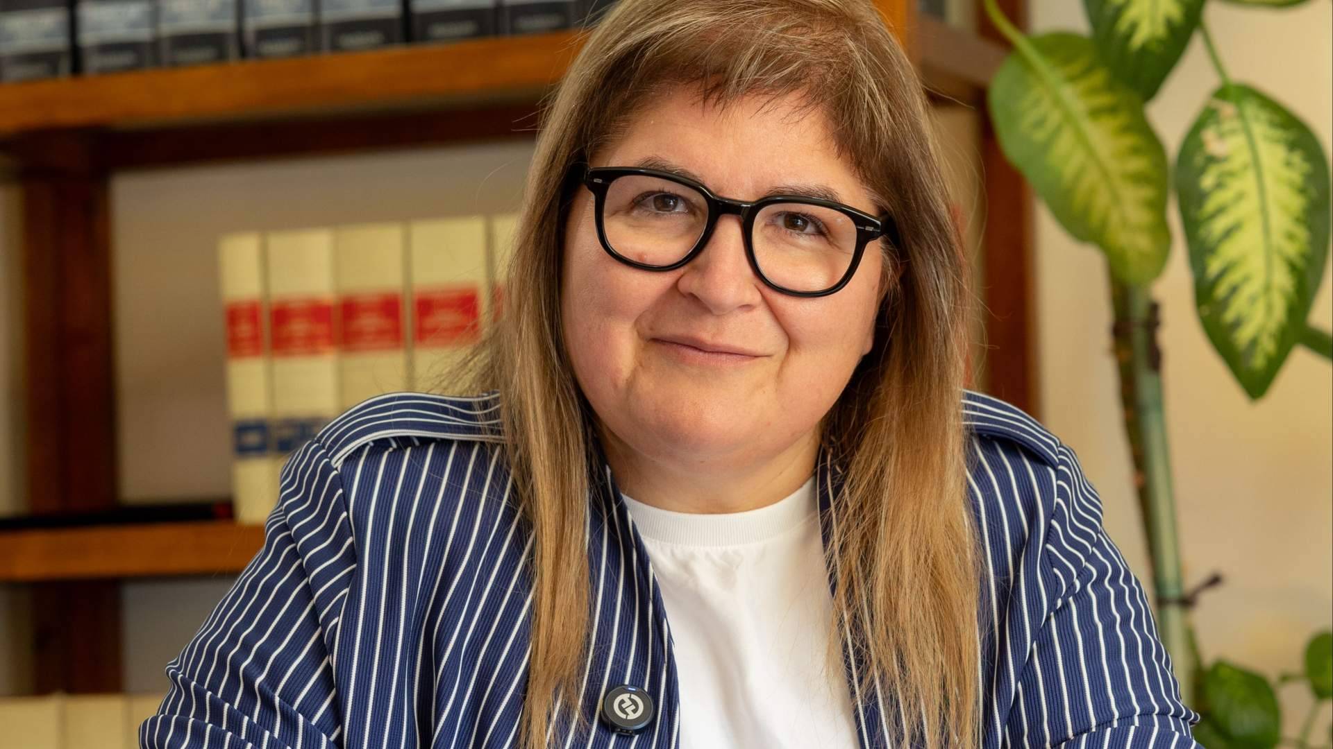 Recibir una denuncia no implica una condena; cómo actuar desde el primer momento