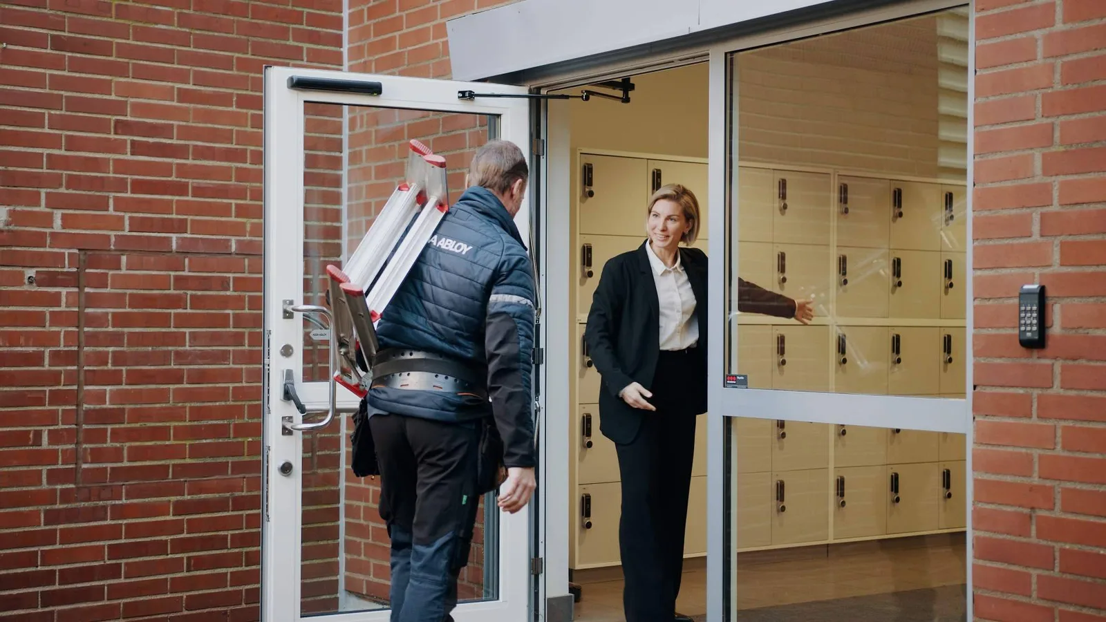 El mantenimiento preventivo de puertas automáticas, la clave para garantizar la seguridad y la continuidad de la actividad