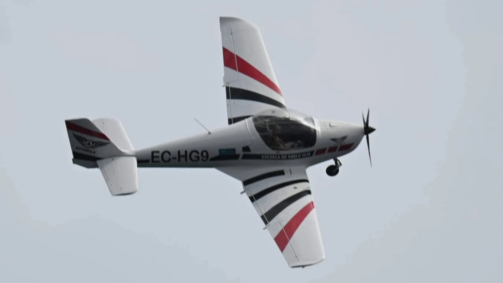 Asturfly impulsa la formación de nuevos pilotos desde su escuela de vuelo ultraligero en Asturias