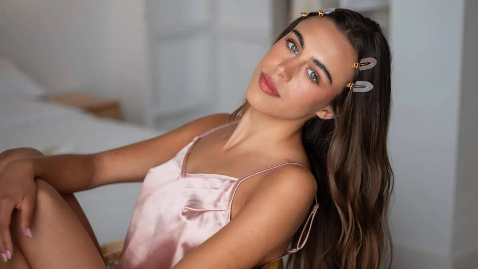 Pinzas, cepillos, coleteros y neceseres; así es la nuevalínea de accesorios de Wombox